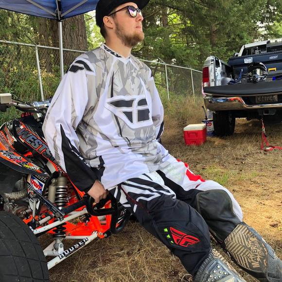travis2elliott